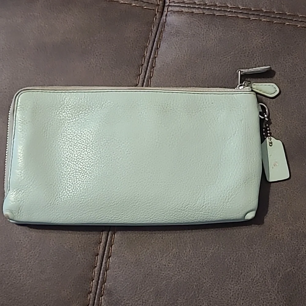 Coach Pebbled Laether Double Zip Wallet Pastel Mint Green